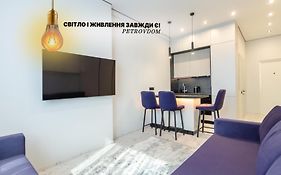 ВВВ! 23-265b Manhattan, Beresteiskyi 11, Kyiv, Politekh metro nearby, panoramic city view, 15 kW backup power, Petrovdom Apartment
